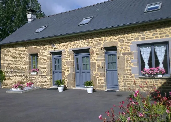 La Maison De La Peche * Carelles